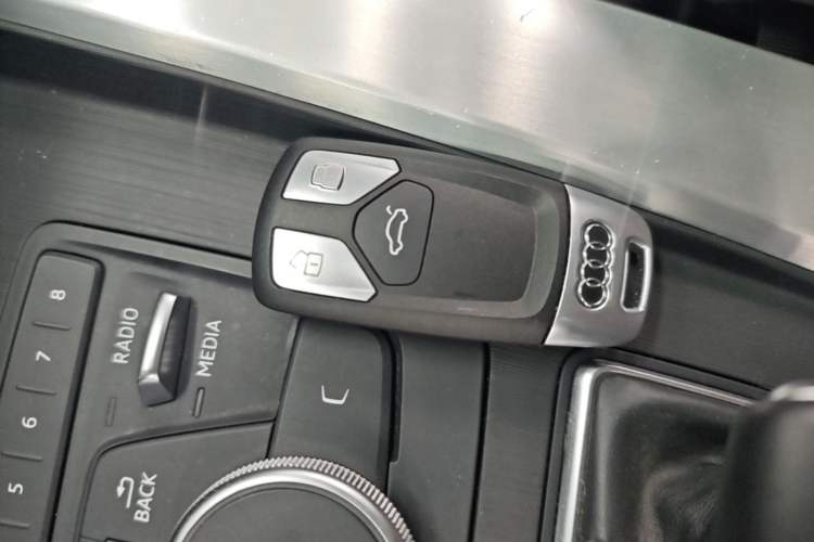 Used Audi A4L 2018 30th Anniversary Edition 40 TFSI Trendy Model Vehicle Key