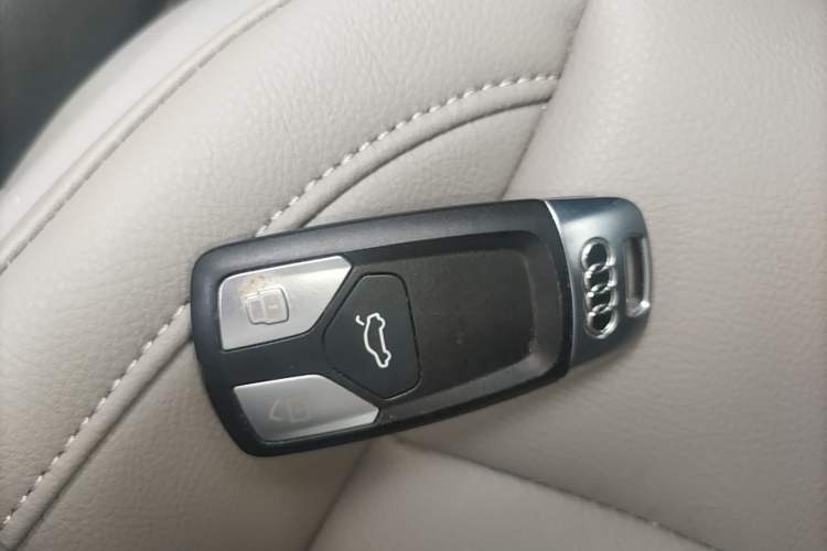 Used Audi A4L 2018 30th Anniversary Edition 40 TFSI Trendy Model Vehicle Key