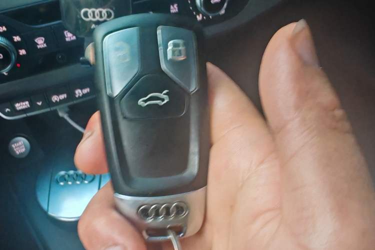 Used Audi A4L 2018 30th Anniversary Edition 40 TFSI Trendy Model Vehicle Key