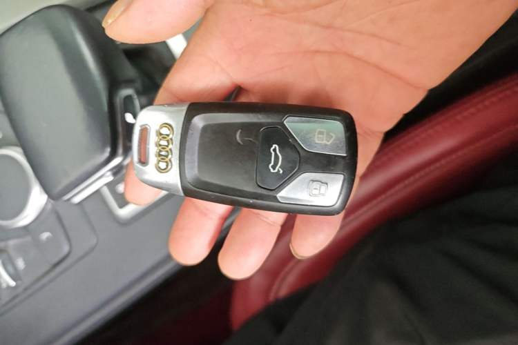 Used Audi A4L 2018 30th Anniversary Edition 40 TFSI Trendy Model Vehicle Key