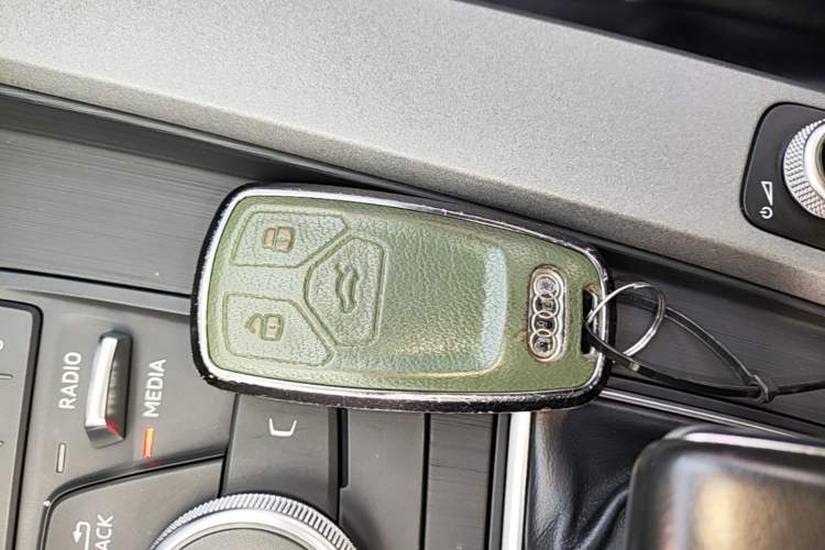 Used Audi A4L 2018 30th Anniversary Edition 40 TFSI Trendy Model Vehicle Key