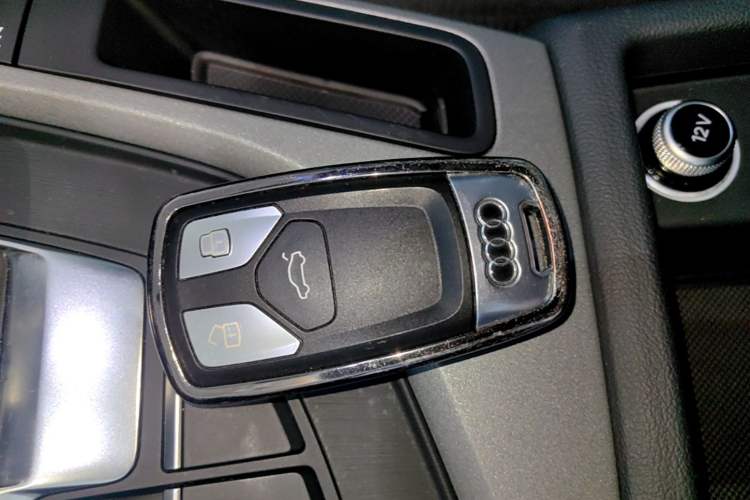 Used Audi A4L 2018 30th Anniversary Edition 40 TFSI Trendy Model Vehicle Key