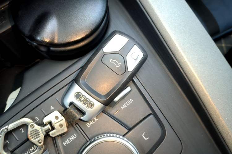 Used Audi A4L 2018 30th Anniversary Edition 40 TFSI Trendy Model Vehicle Key