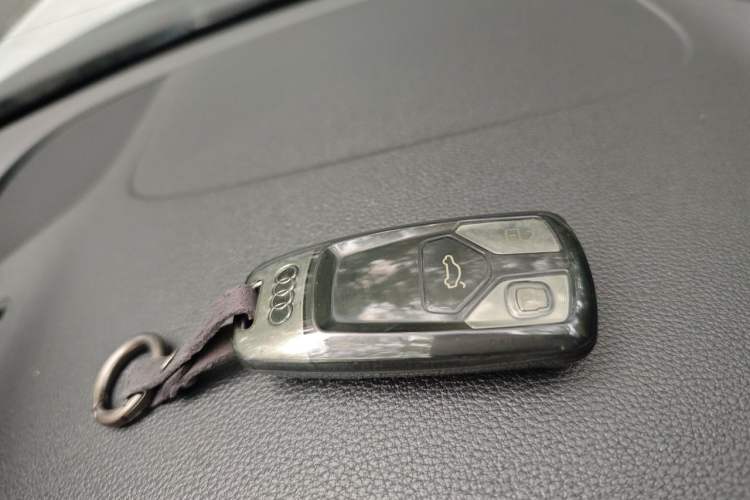 Used Audi A4L 2018 30th Anniversary Edition 40 TFSI Trendy Model Vehicle Key