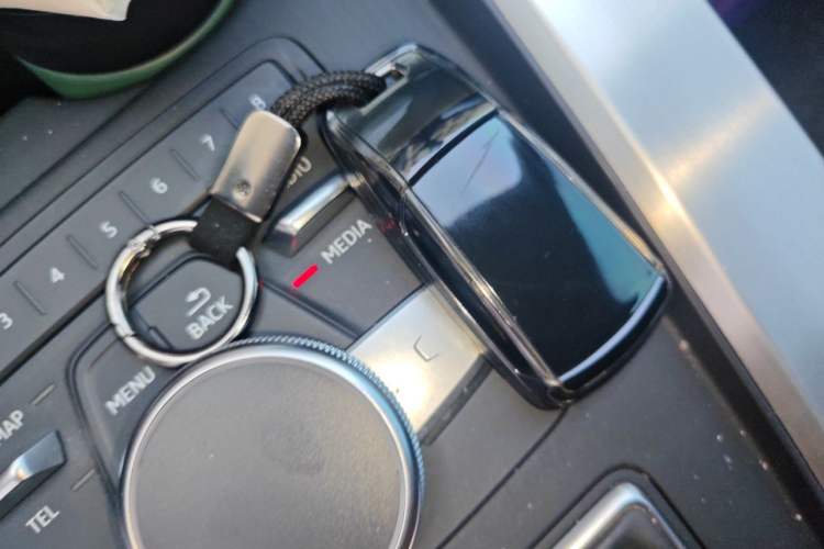 Used Audi A4L 2018 30th Anniversary Edition 40 TFSI Fashion Model Vehicle Key