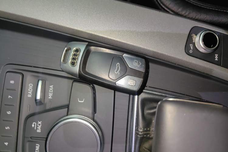 Used Audi A4L 2018 30th Anniversary Edition 40 TFSI Trendy Model Vehicle Key