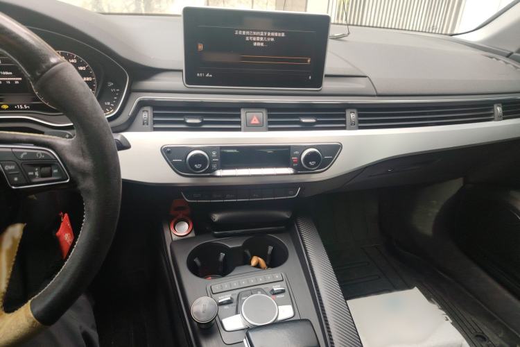Used Audi A4L 2018 30th Anniversary Edition 40 TFSI Fashion Model Audio And AC Panel