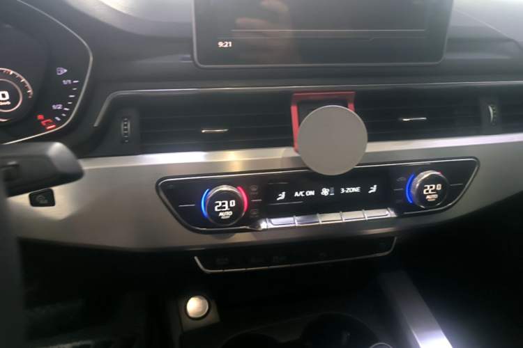 Used Audi A4L 2018 30th Anniversary Edition 40 TFSI Fashion Model Audio And AC Panel