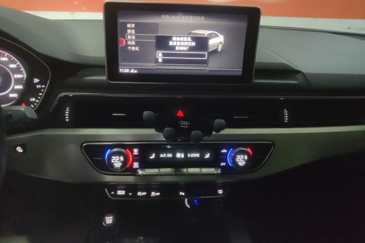 Used Audi A4L 2018 30th Anniversary Edition 40 TFSI Fashion Model Audio And AC Panel
