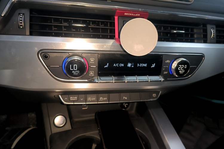 Used Audi A4L 2018 30th Anniversary Edition 40 TFSI Fashion Model Audio And AC Panel