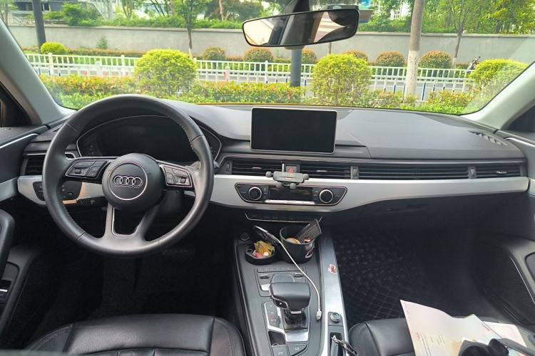 Used Audi A4L 2018 30th Anniversary Edition 40 TFSI Fashion Model Center Console