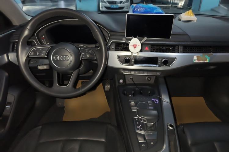 Used Audi A4L 2018 30th Anniversary Edition 40 TFSI Fashion Model Center Console