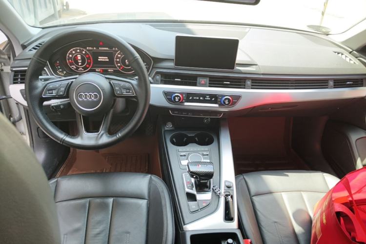 Used Audi A4L 2018 30th Anniversary Edition 40 TFSI Fashion Model Center Console