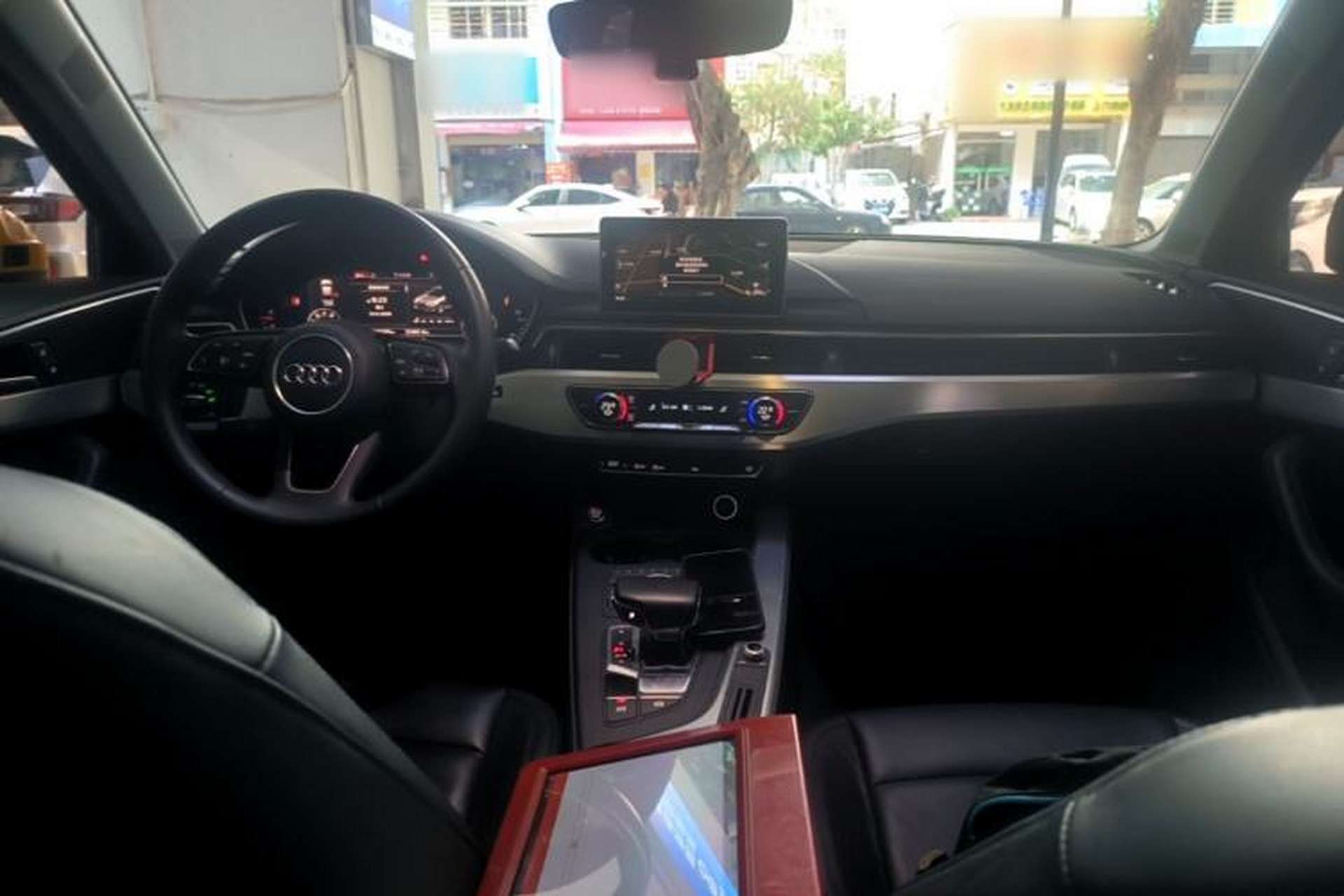 Used Audi A4L 2018 30th Anniversary Edition 40 TFSI Fashion Model Center Console