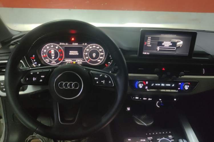 Used Audi A4L 2018 30th Anniversary Edition 40 TFSI Fashion Model Center Console
