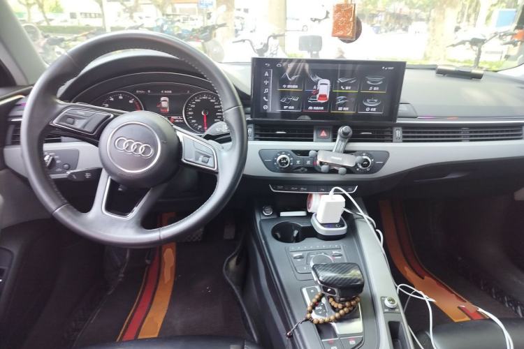 Used Audi A4L 2018 30th Anniversary Edition 40 TFSI Trendy Model Center Console