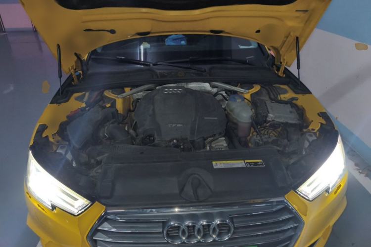 Used Audi A4L 2018 30th Anniversary Edition 40 TFSI Fashion Model Engine Bay