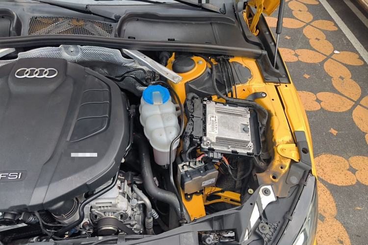 Used Audi A4L 2018 30th Anniversary Edition 40 TFSI Fashion Model Engine Bay Left