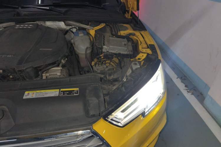 Used Audi A4L 2018 30th Anniversary Edition 40 TFSI Fashion Model Engine Bay Left