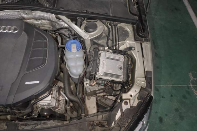 Used Audi A4L 2018 30th Anniversary Edition 40 TFSI Trendy Model Engine Bay Left