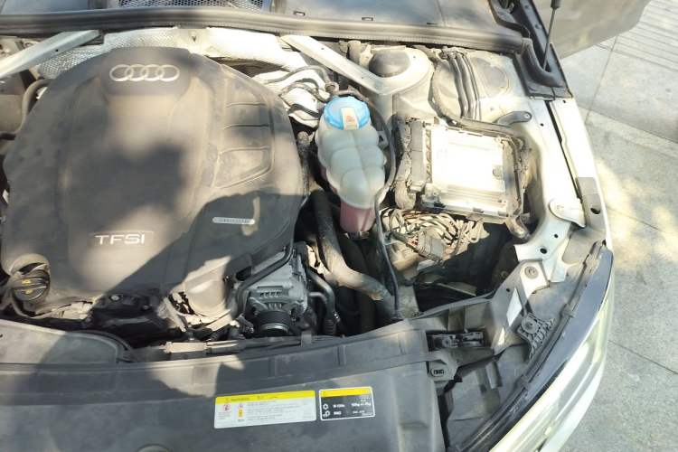 Used Audi A4L 2018 30th Anniversary Edition 40 TFSI Trendy Model Engine Bay Left