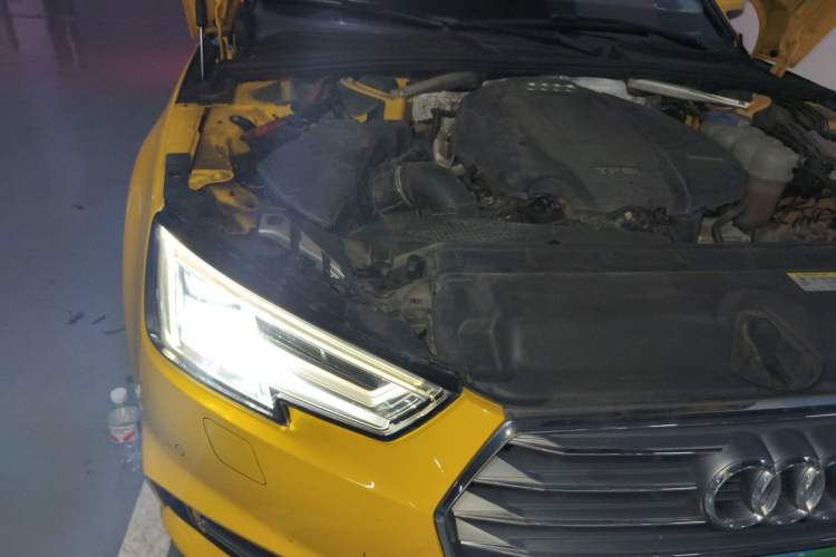 Used Audi A4L 2018 30th Anniversary Edition 40 TFSI Fashion Model Engine Bay Right