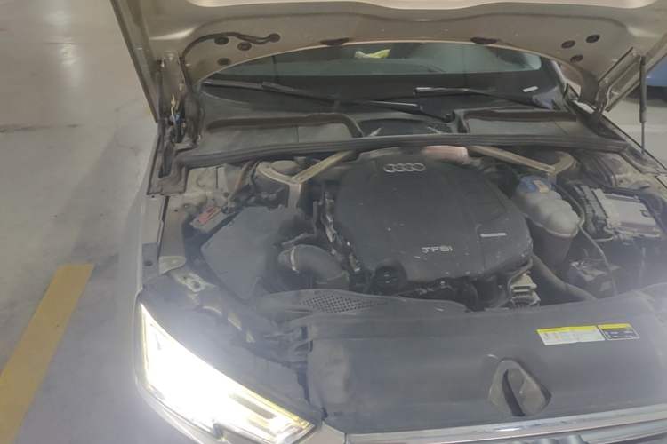 Used Audi A4L 2018 30th Anniversary Edition 40 TFSI Fashion Model Engine Bay Right