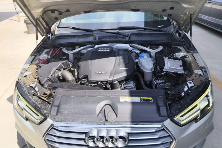 Used Audi A4L 2018 30th Anniversary Edition 40 TFSI Fashion Model Engine Bay