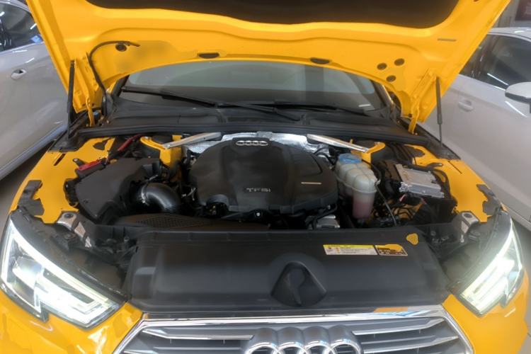 Used Audi A4L 2018 30th Anniversary Edition 40 TFSI Fashion Model Engine Bay
