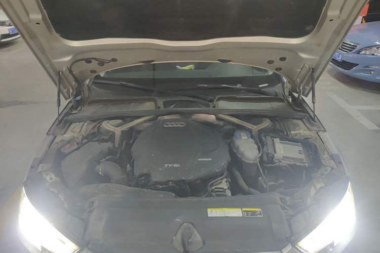 Used Audi A4L 2018 30th Anniversary Edition 40 TFSI Fashion Model Engine Bay