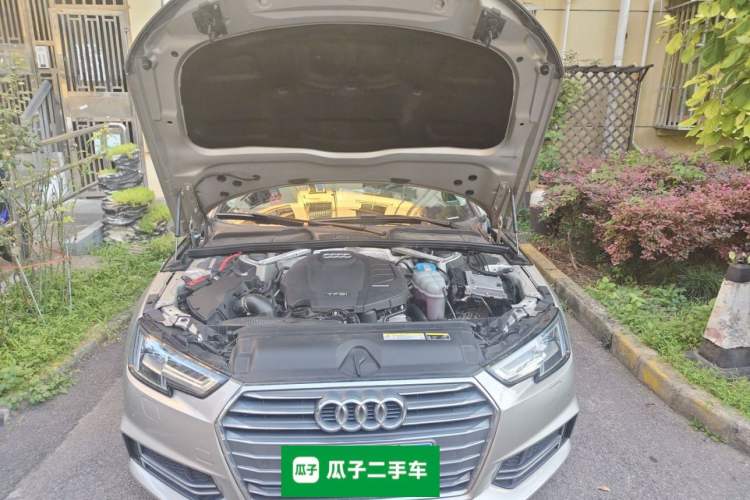 Used Audi A4L 2018 30th Anniversary Edition 40 TFSI Fashion Model Engine Bay