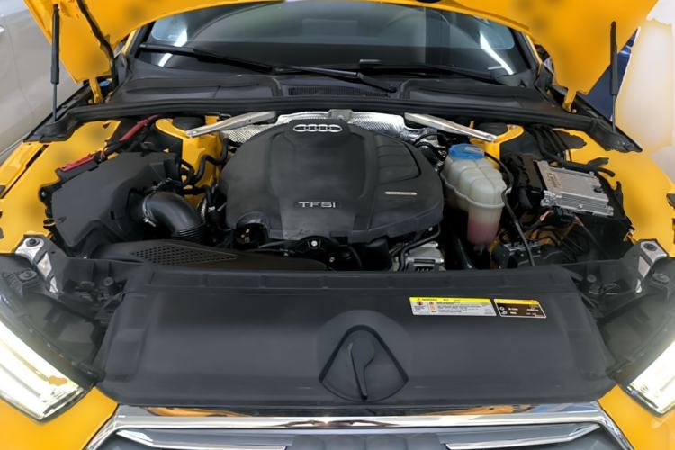 Used Audi A4L 2018 30th Anniversary Edition 40 TFSI Fashion Model Engine Bay