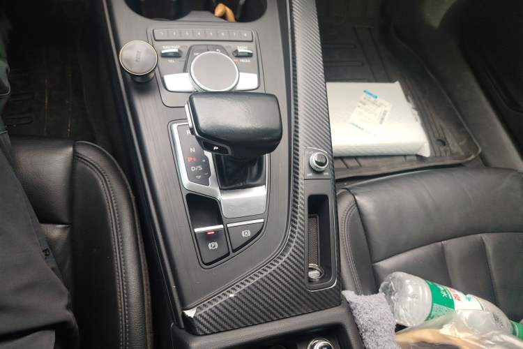 Used Audi A4L 2018 30th Anniversary Edition 40 TFSI Fashion Model Gear Lever