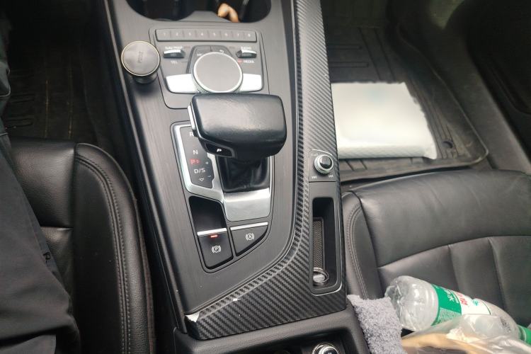 Used Audi A4L 2018 30th Anniversary Edition 40 TFSI Fashion Model Gear Lever