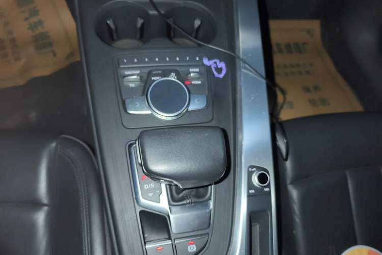 Used Audi A4L 2018 30th Anniversary Edition 40 TFSI Fashion Model Gear Lever