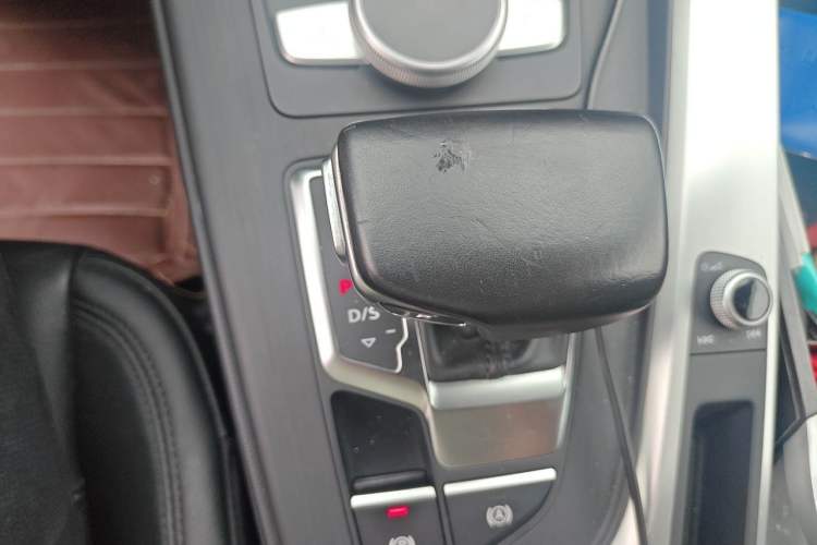 Used Audi A4L 2018 30th Anniversary Edition 40 TFSI Sport Edition Gear Lever