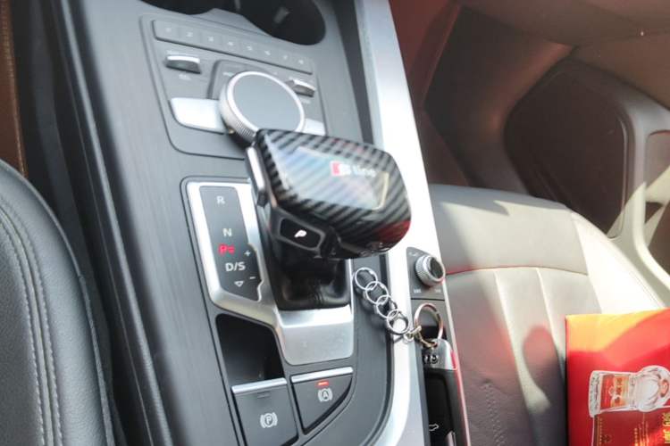 Used Audi A4L 2018 30th Anniversary Edition 40 TFSI Fashion Model Gear Lever