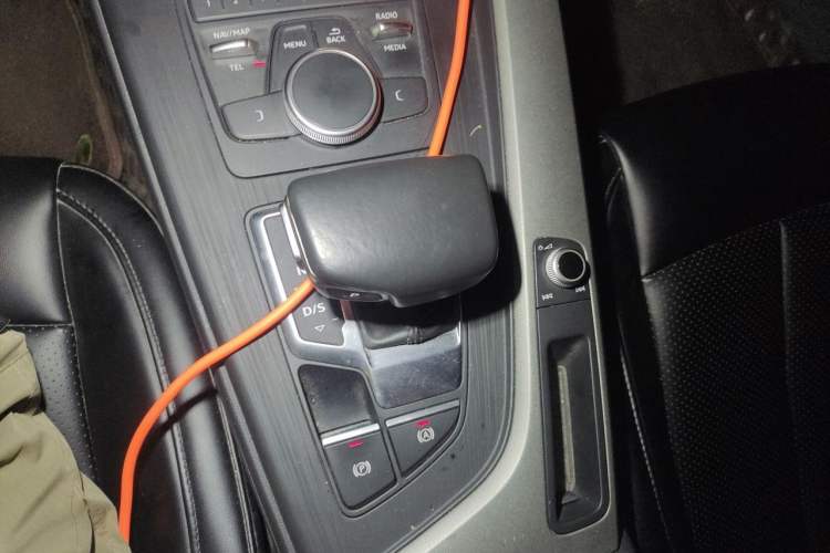 Used Audi A4L 2018 30th Anniversary Edition 40 TFSI Trendy Model Gear Lever