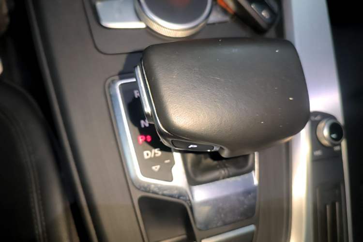 Used Audi A4L 2018 30th Anniversary Edition 40 TFSI Fashion Model Gear Lever