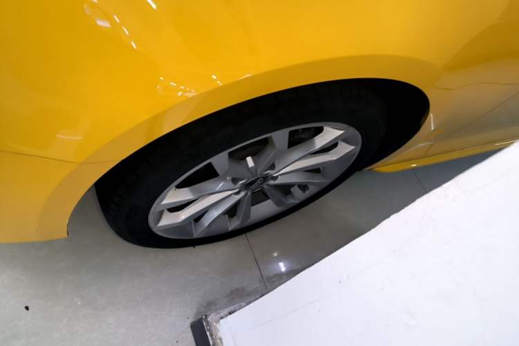 Used Audi A4L 2018 30th Anniversary Edition 40 TFSI Fashion Model Left Front Wheel Hub