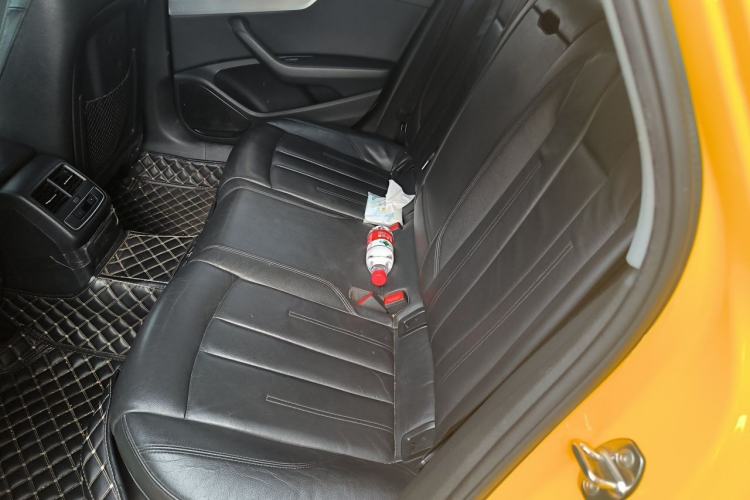 Used Audi A4L 2018 30th Anniversary Edition 40 TFSI Fashion Model Left Rear Seat