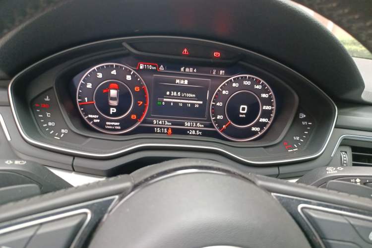 Used Audi A4L 2018 30th Anniversary Edition 40 TFSI Fashion Model Odometer Close Up