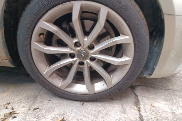 Used Audi A4L 2018 30th Anniversary Edition 40 TFSI Fashion Model Right Front Wheel Hub