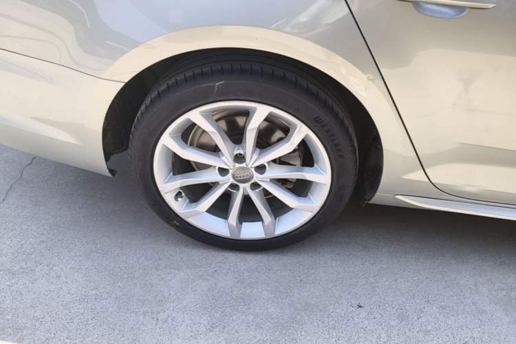 Used Audi A4L 2018 30th Anniversary Edition 40 TFSI Fashion Model Right Rear Wheel Hub