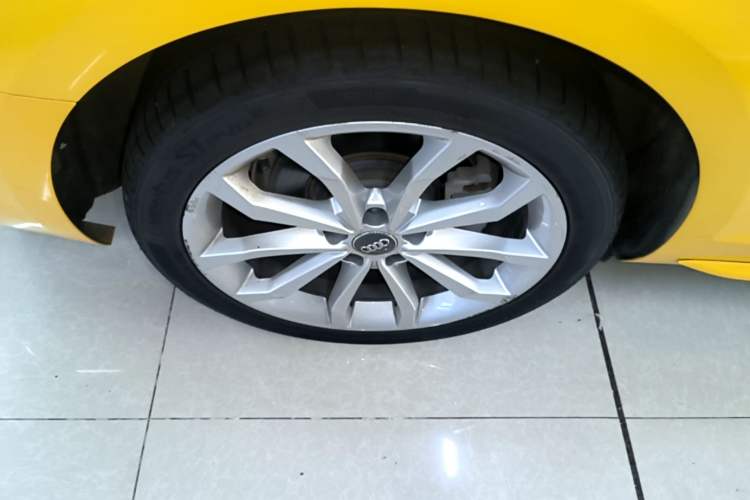 Used Audi A4L 2018 30th Anniversary Edition 40 TFSI Fashion Model Right Rear Wheel Hub