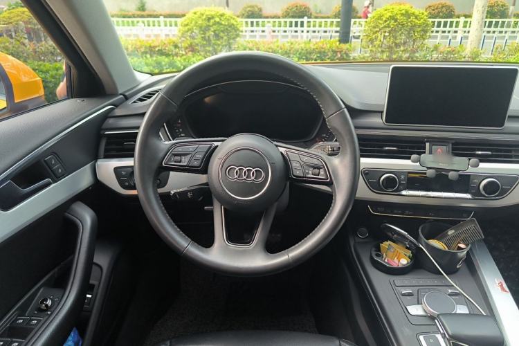 Used Audi A4L 2018 30th Anniversary Edition 40 TFSI Fashion Model Steering Wheel