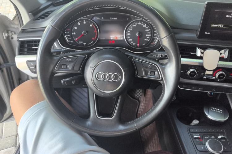 Used Audi A4L 2018 30th Anniversary Edition 40 TFSI Trendy Model Steering Wheel