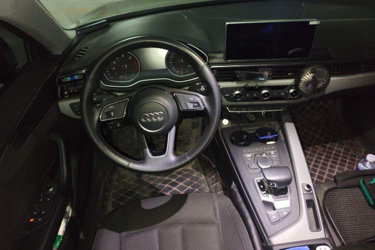 Used Audi A4L 2018 30th Anniversary Edition 40 TFSI Trendy Model Steering Wheel
