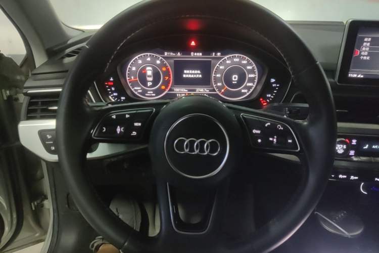 Used Audi A4L 2018 30th Anniversary Edition 40 TFSI Fashion Model Steering Wheel
