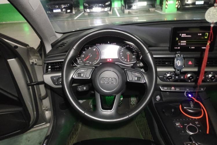 Used Audi A4L 2018 30th Anniversary Edition 40 TFSI Trendy Model Steering Wheel